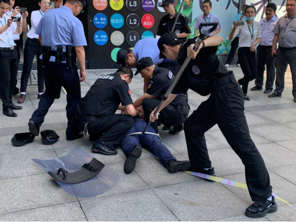 長沙市威龍保安服務(wù)有限公司,威龍保安服務(wù),長沙保安公司,湖南保安服務(wù),銀行保安,安保公司,明星安保