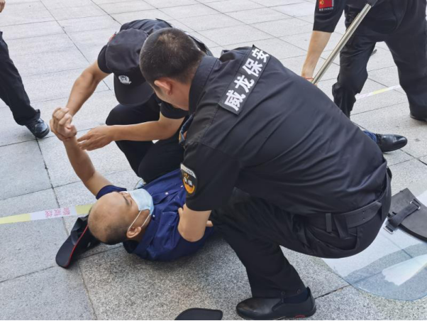 長沙市威龍保安服務(wù)有限公司,威龍保安服務(wù),長沙保安公司,湖南保安服務(wù),銀行保安,安保公司,明星安保