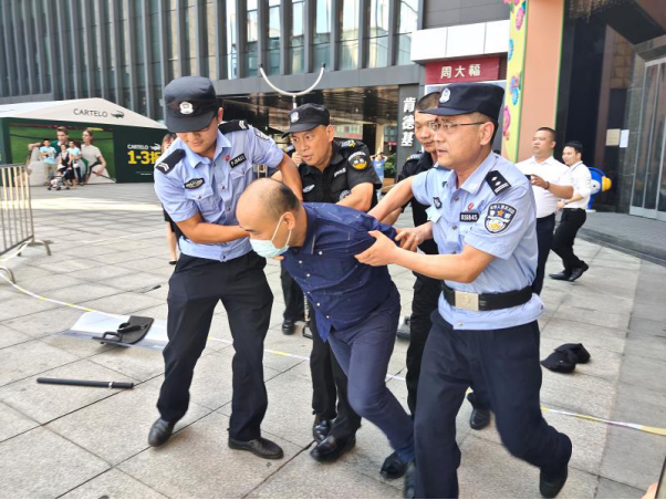 長沙市威龍保安服務(wù)有限公司,威龍保安服務(wù),長沙保安公司,湖南保安服務(wù),銀行保安,安保公司,明星安保