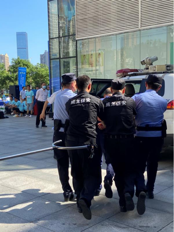 長沙市威龍保安服務(wù)有限公司,威龍保安服務(wù),長沙保安公司,湖南保安服務(wù),銀行保安,安保公司,明星安保