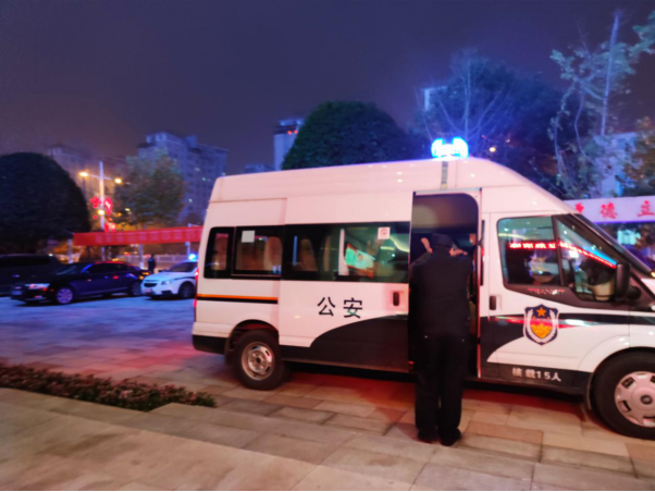 長沙市威龍保安服務(wù)有限公司,威龍保安服務(wù),長沙保安公司,湖南保安服務(wù),銀行保安,安保公司,明星安保