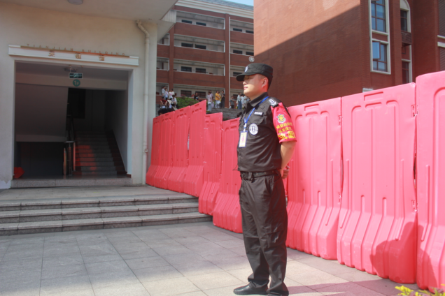 長沙市威龍保安服務(wù)有限公司,威龍保安服務(wù),長沙保安公司,湖南保安服務(wù),銀行保安,安保公司,明星安保