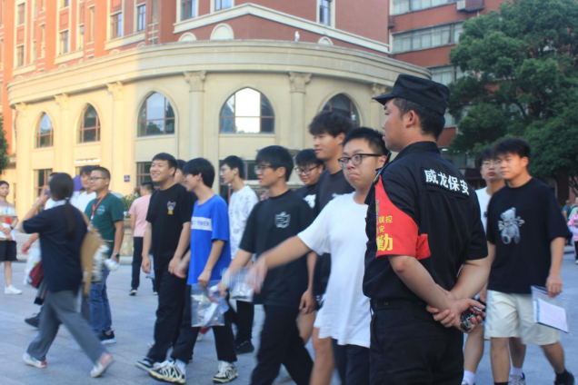 長沙市威龍保安服務(wù)有限公司,威龍保安服務(wù),長沙保安公司,湖南保安服務(wù),銀行保安,安保公司,明星安保