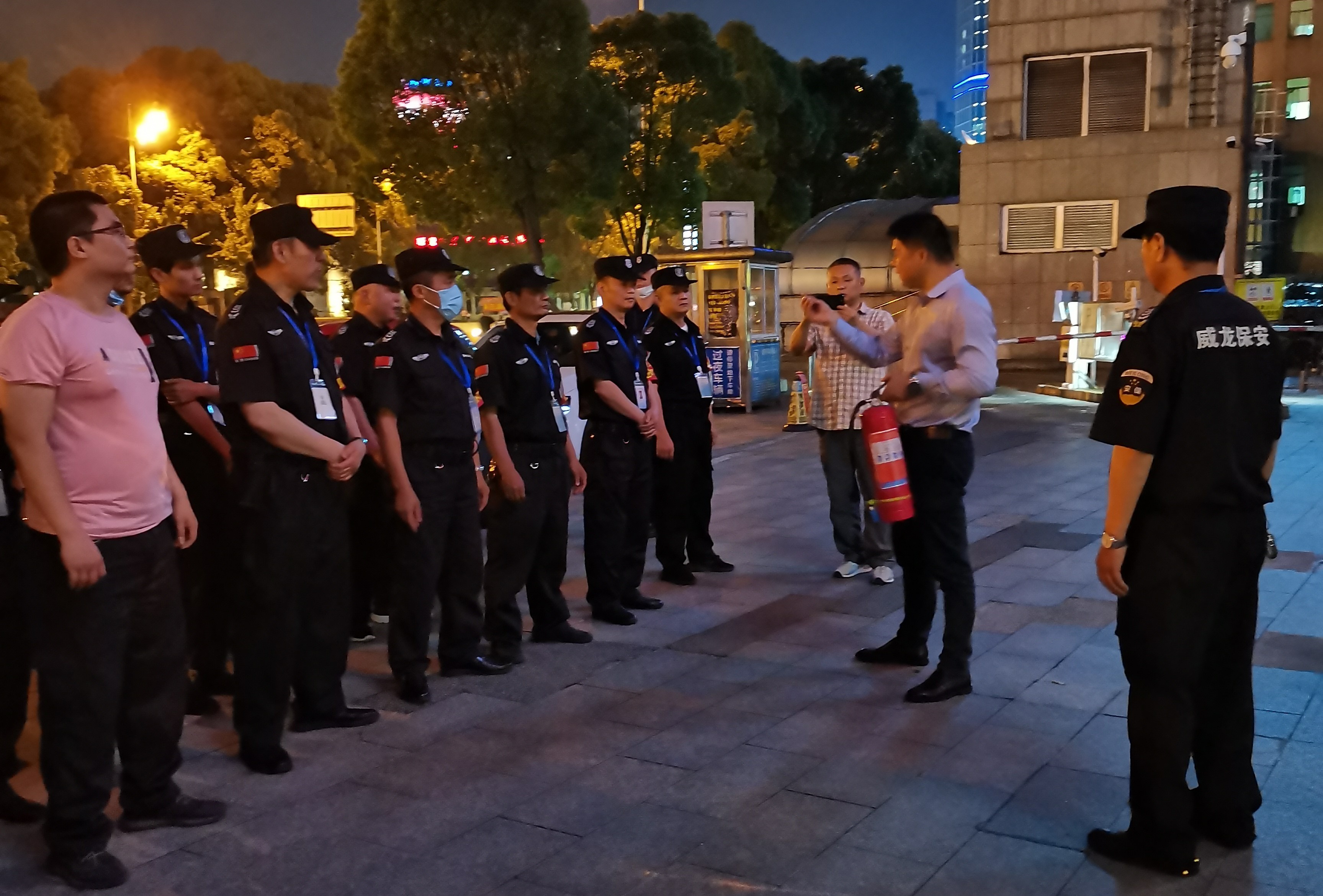 長沙市威龍保安服務(wù)有限公司,威龍保安服務(wù),長沙保安公司,湖南保安服務(wù),銀行保安,安保公司,明星安保