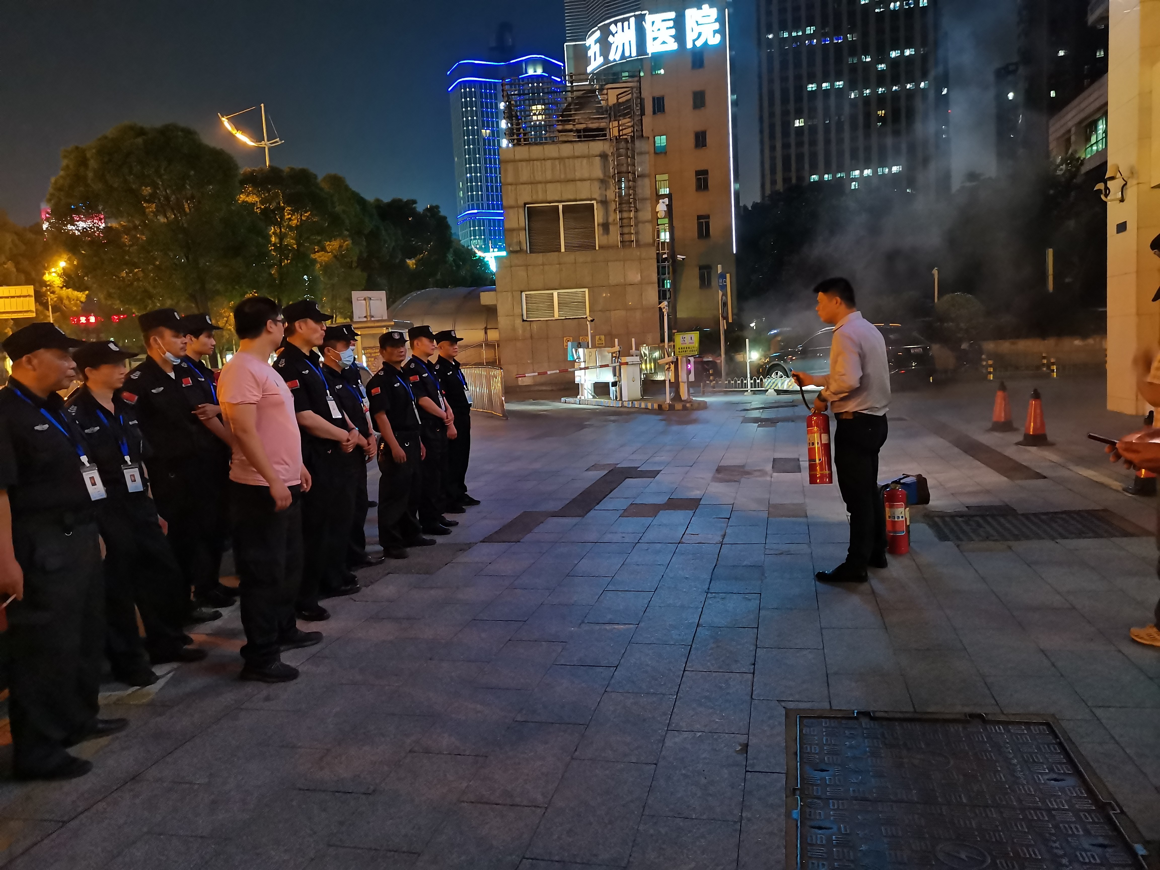 長沙市威龍保安服務(wù)有限公司,威龍保安服務(wù),長沙保安公司,湖南保安服務(wù),銀行保安,安保公司,明星安保