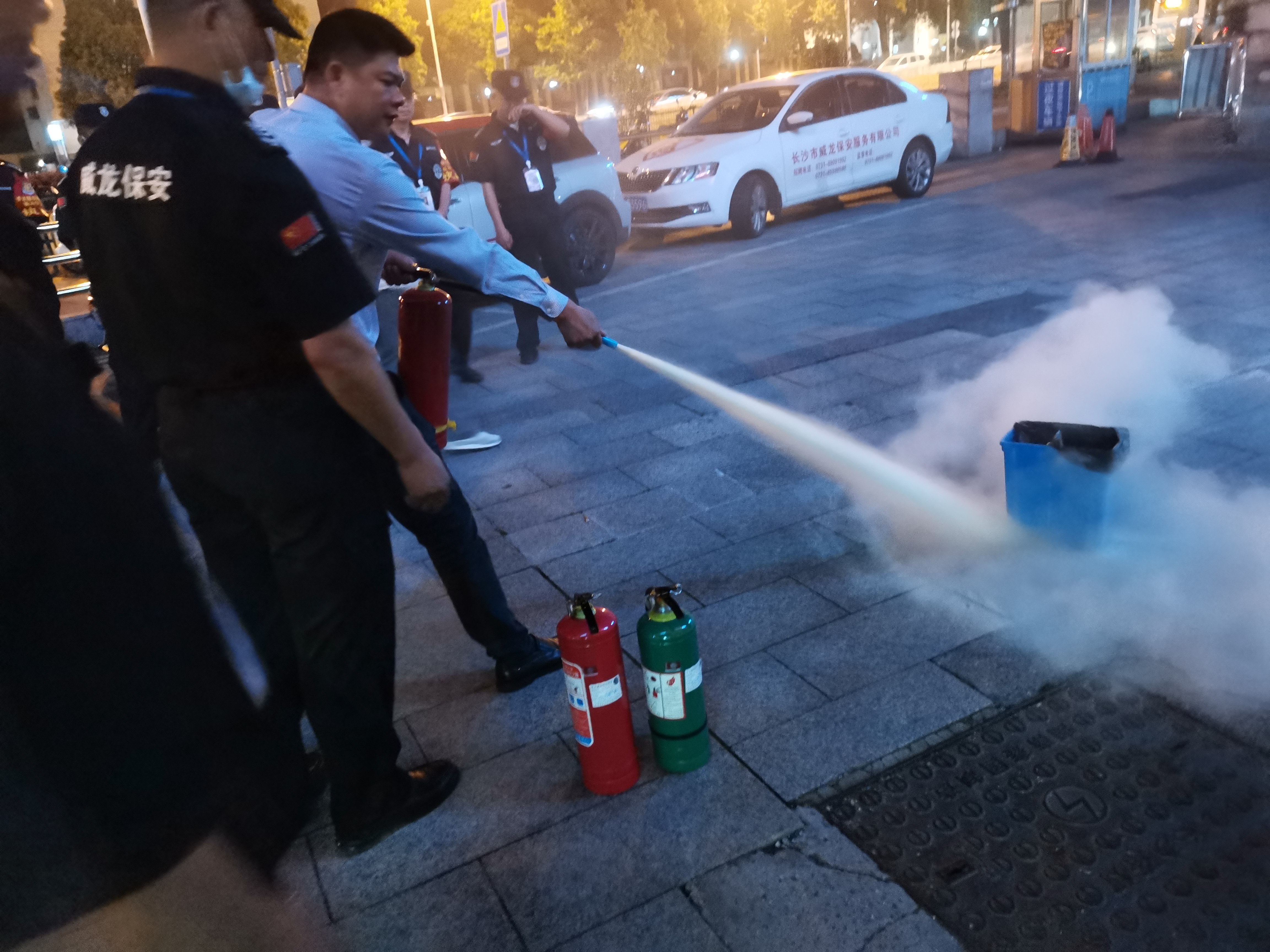 長沙市威龍保安服務(wù)有限公司,威龍保安服務(wù),長沙保安公司,湖南保安服務(wù),銀行保安,安保公司,明星安保