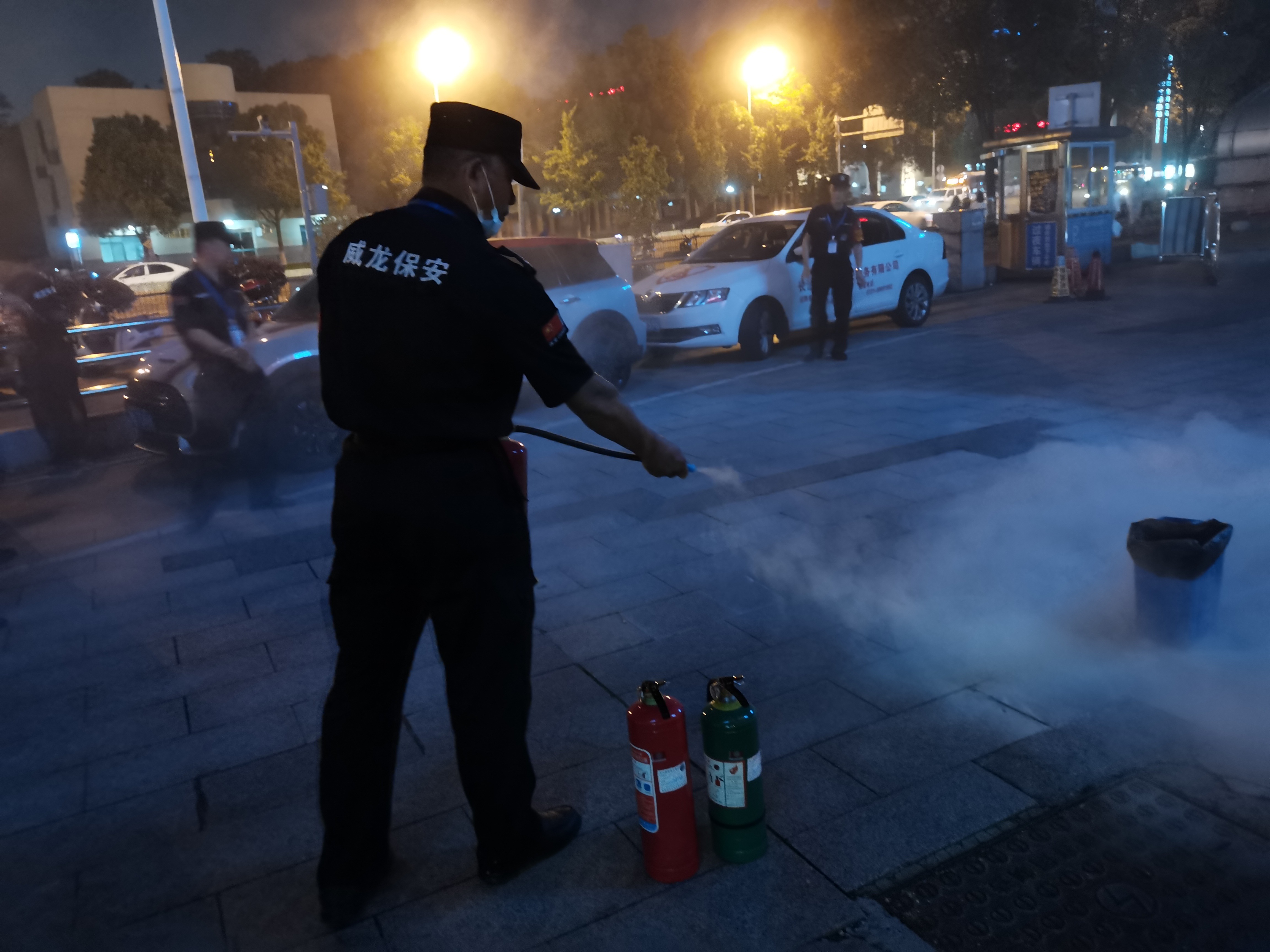 長沙市威龍保安服務(wù)有限公司,威龍保安服務(wù),長沙保安公司,湖南保安服務(wù),銀行保安,安保公司,明星安保